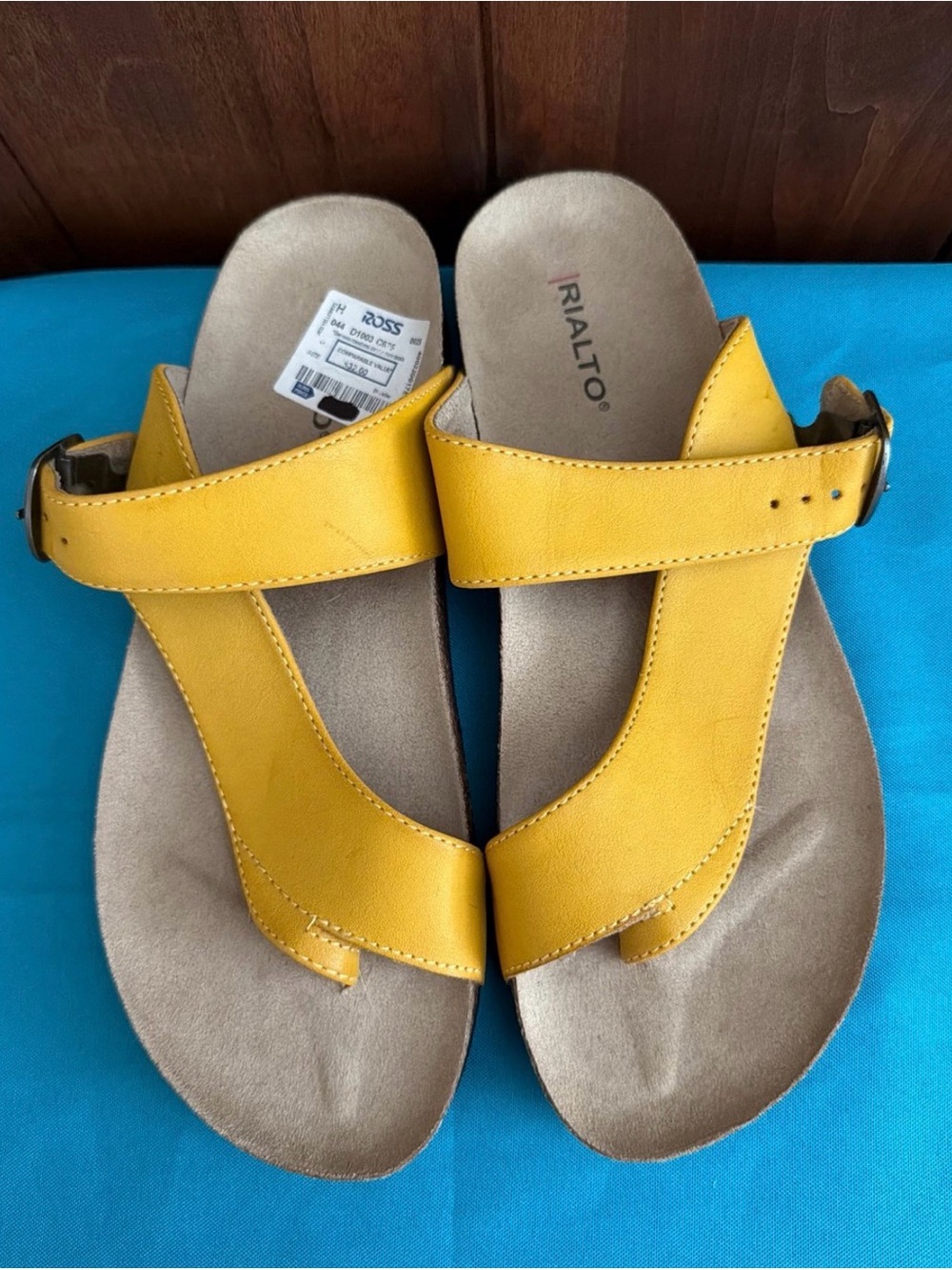 NWT Rialto Yellow Toe Loop Comfort Sandals - Size 10